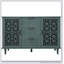 Meuble de rangement classique à deux portes et trois tiroirs pour un espace de vie organisé et un style de décoration intérieure élégant et intemporel.