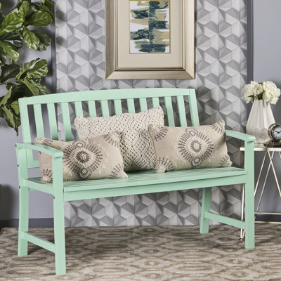 Banc charmant en bois couleur menthe pour l'intérieur et l'extérieur, ajoutant une touche d'élégance à votre espace.