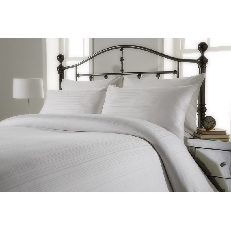 DB Contemporary Stripe Duvet Set, Double Duvet Cover + 2 Standard Pillowcases