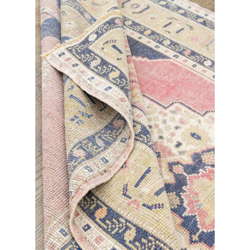 Tapis unique 3 pi 7 po x 6 pi 3 po Milvia