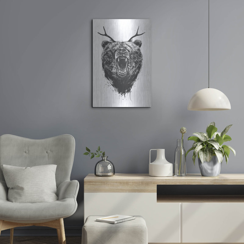 «Angry Bear With Antler» par Balazs Solti, H 24 po x l 16 po