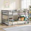 Lit superposé double au-dessus de double pour deux personnes dans la chambre à coucher, structure en bois massif gris doux pour économiser de l'espace