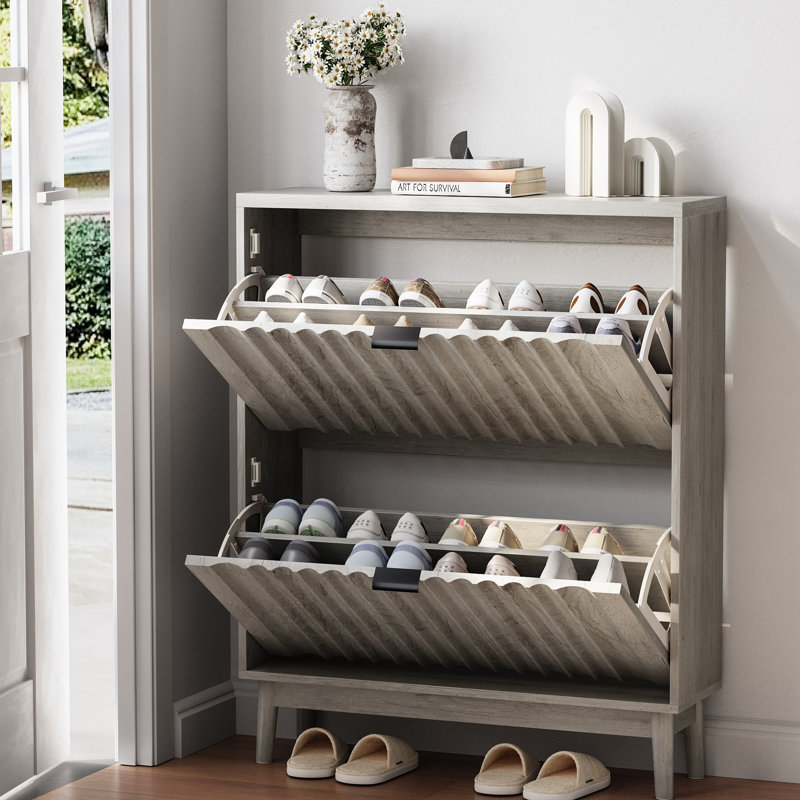 Rangement pour chaussures avec 2 compartiments et portes ondulées, couleur grise, élégant pour le vestibule, rangement pratique, talons cannelés de construction, décor contemporain, espace généreux, fabrication de haute qualité