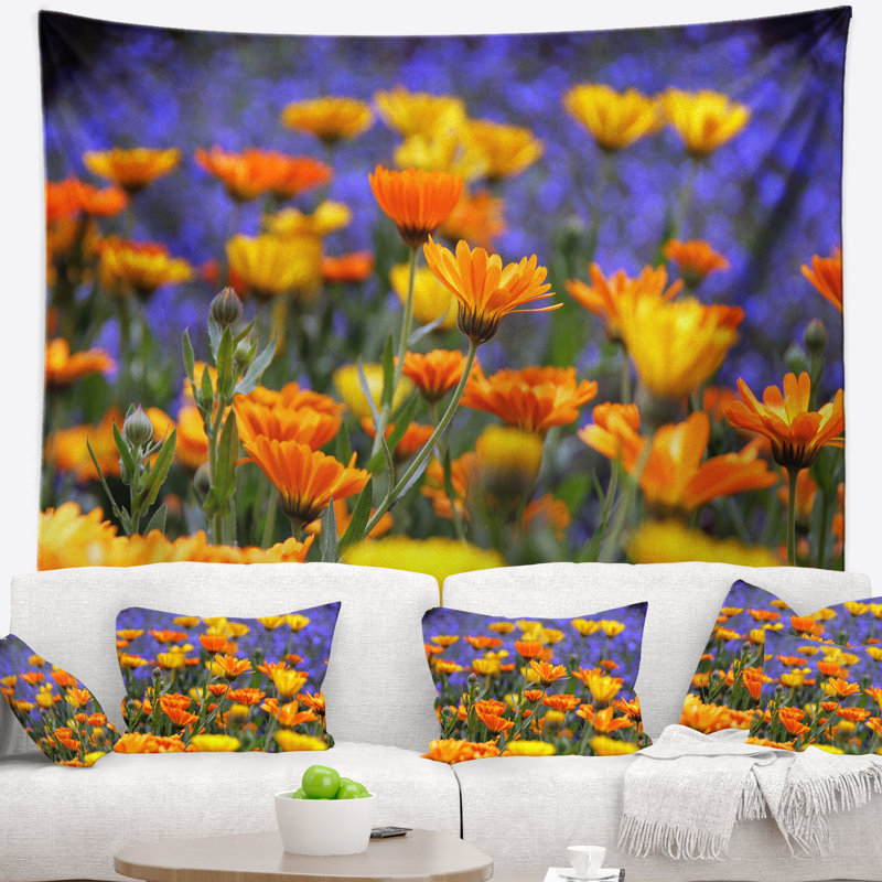 Tapisserie florale jaune et orange, H 50 po x l 60 po