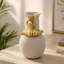 Vase moderne sculptural avec figurine 3-D dorée ludique, vase décoratif texturé neutre pour le salon, table basse, tablette décorative