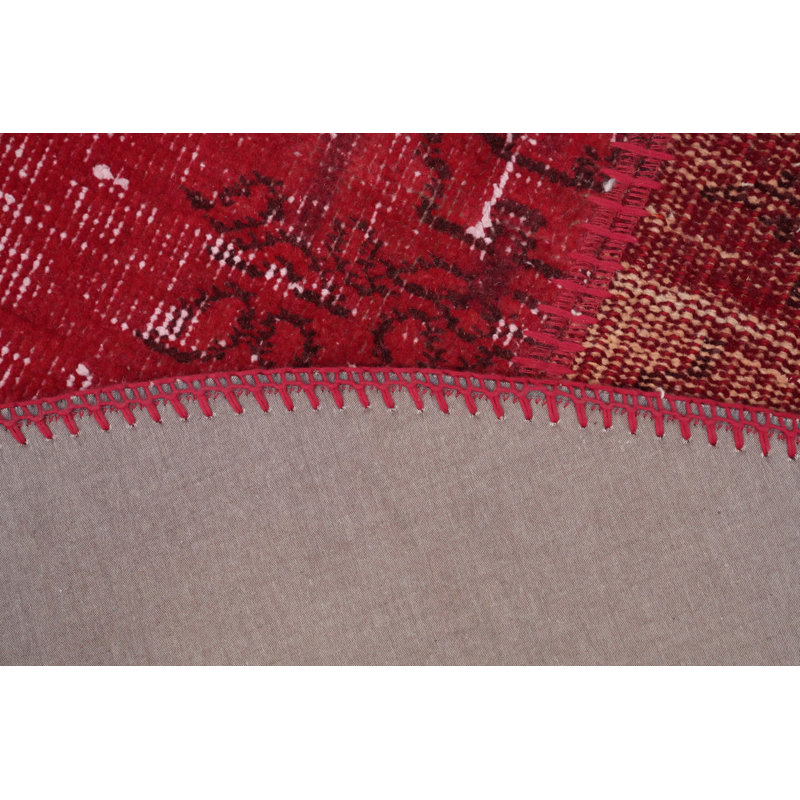 Élégant tapis rond rouge patchwork 5 x 5 pour un décor chaleureux et confortable