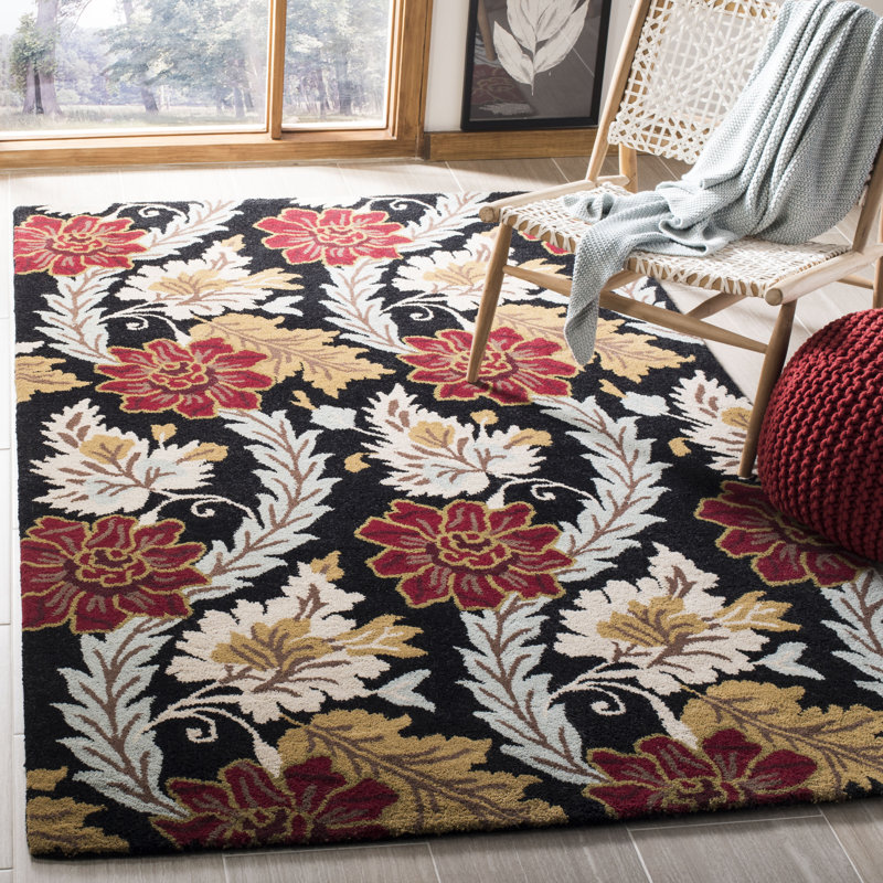 Emrick Hand Hooked Wool/Cotton/Latex Floral Rug in Black, Rectangle 4' x 6'