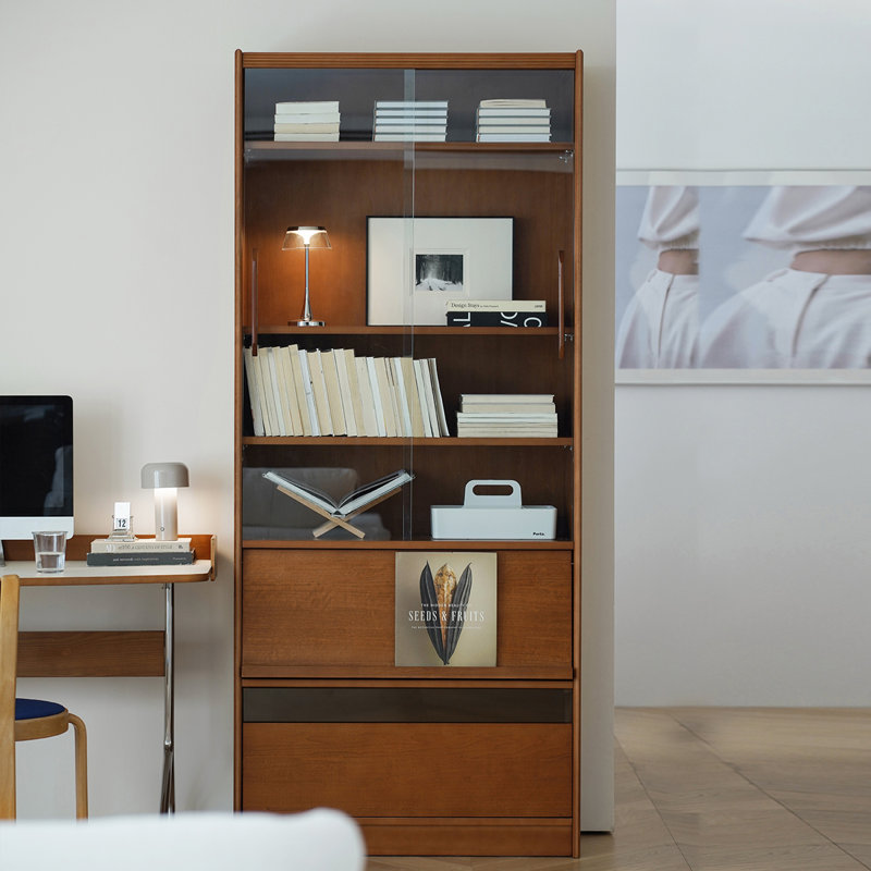 Brun massif + bois manufacturé + vitrines