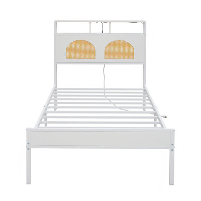 Cadre de lit simple avec tête de lit, lit plateforme avec DEL et station de charge, la tête de lit à cadre en rotin dégage un charme classique, aucun sommier nécessaire, sans bruit, facile à assembler, blanc