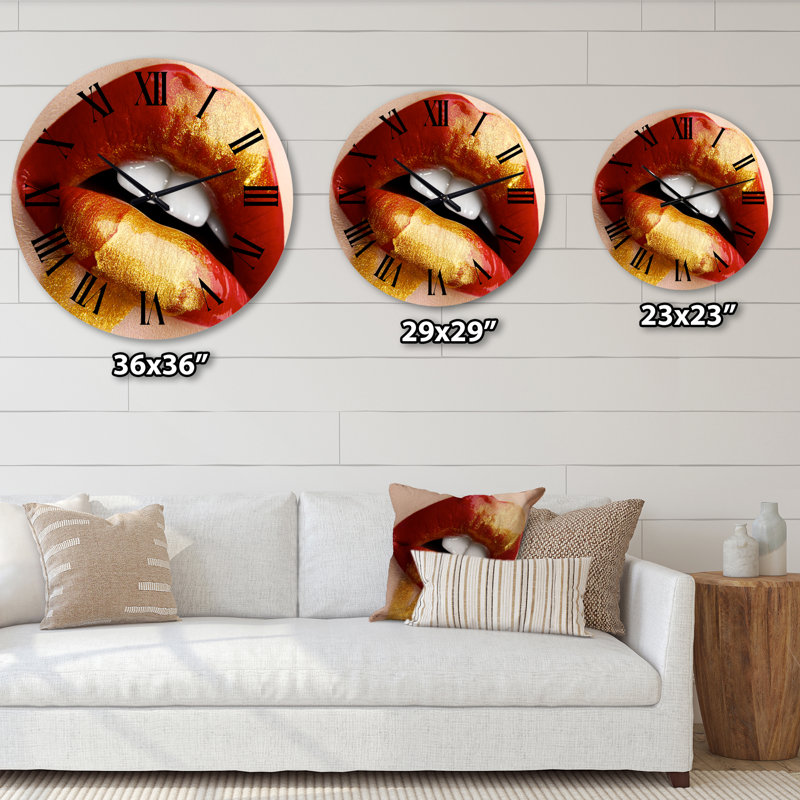Plump Woman Lips With Red and Gold - Horloge murale moderne, Surdimensionné