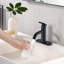Robinet de salle de bain monocorps et robinet de salle de bain à poignée simple avec bec incurvé-70630155