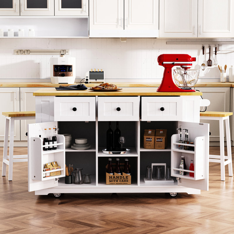 Îlot de cuisine blanc de 53 po avec 2 tabourets de bar, une centrale électrique, un côté ouvert, un abattant et un rangement multifonctionnel à 5 roulettes, une porte de rangement interne, 3 tiroirs