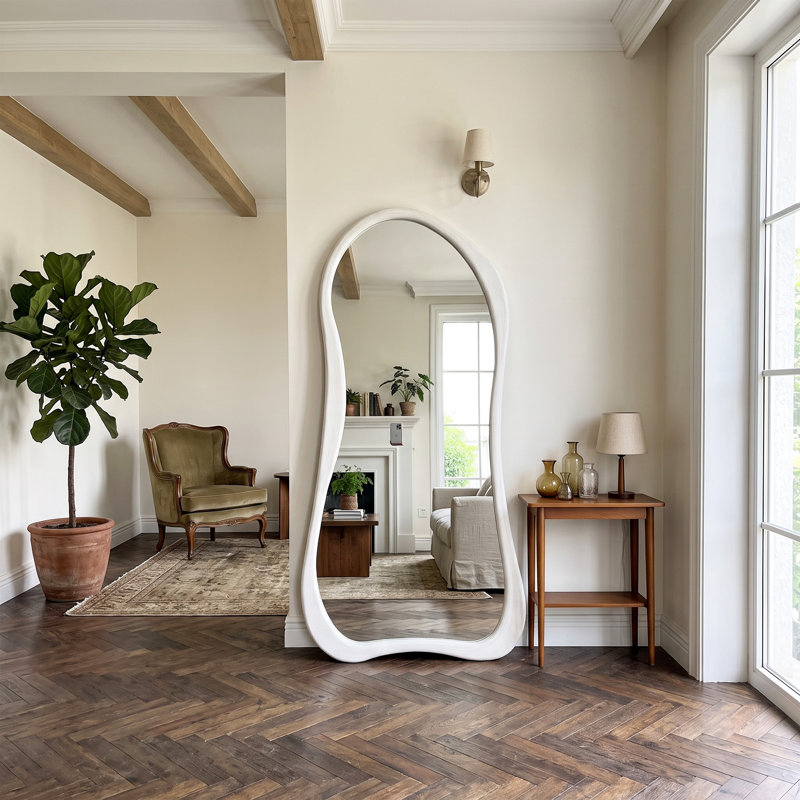 Miroir sur pied irrégulier pleine longueur avec cadre en bois de 67 pouces pour salon, entrée ou chambre, H 67 po x l 33,5 po