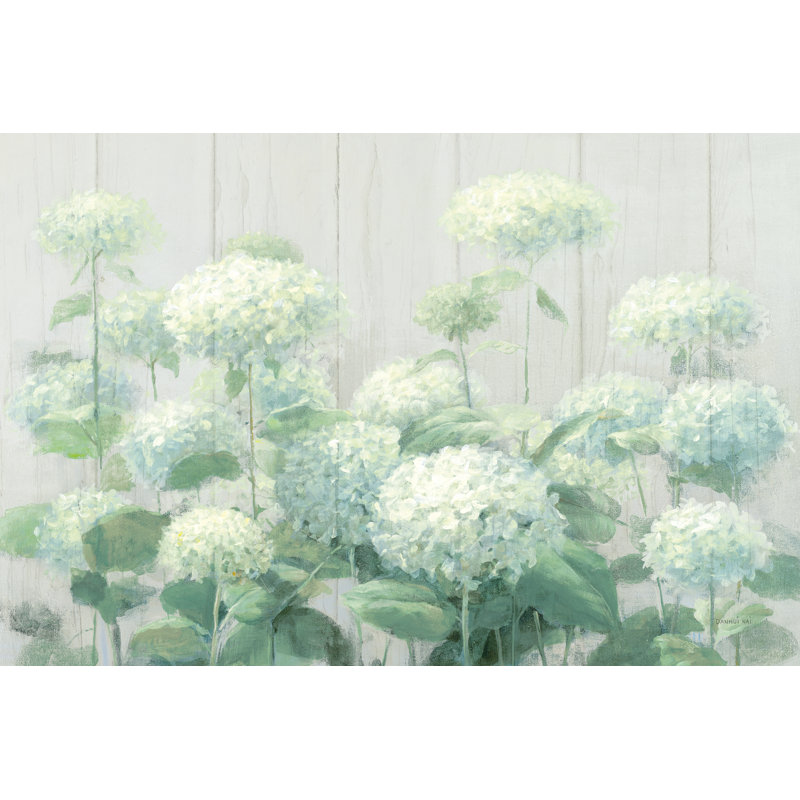 Hortensia blanc sur fond de sauge, H 30 po x l 20 po