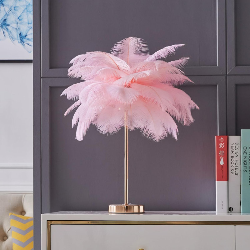 Élégante lampe en plumes d'autruche avec 3 modes de température de couleur, 40 plumes tissées à la main et une base dorée, parfaite pour le chevet ou la décoration de chambre