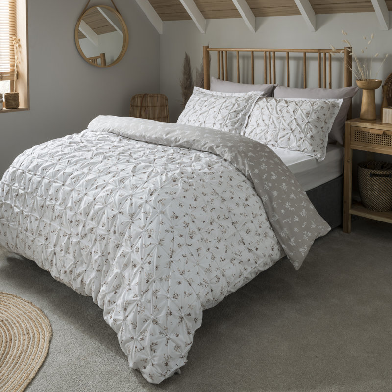 Cioffi Polyester Floral Duvet Cover Set with Pillowcases, Single - 1 Standard Pillowcase, White