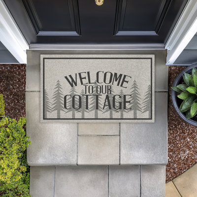 Tapis de porte d'extérieur Welcome To Our Cottage Trees, par Kim Allen, 18 po x 30 po