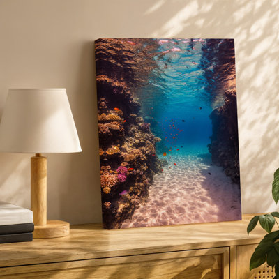 Toile, scène sous-marine vibrante représentant un couloir serein de récif corallien illuminé par la lumière du soleil filtrée