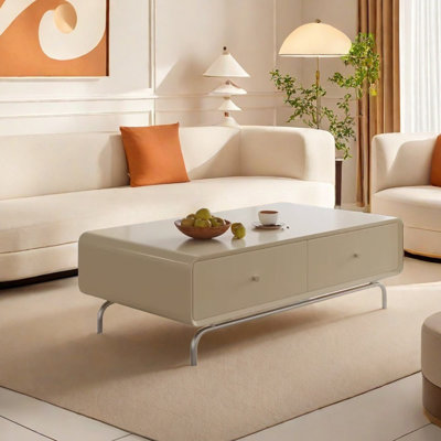 Conception simple et simple d'une table basse moderne