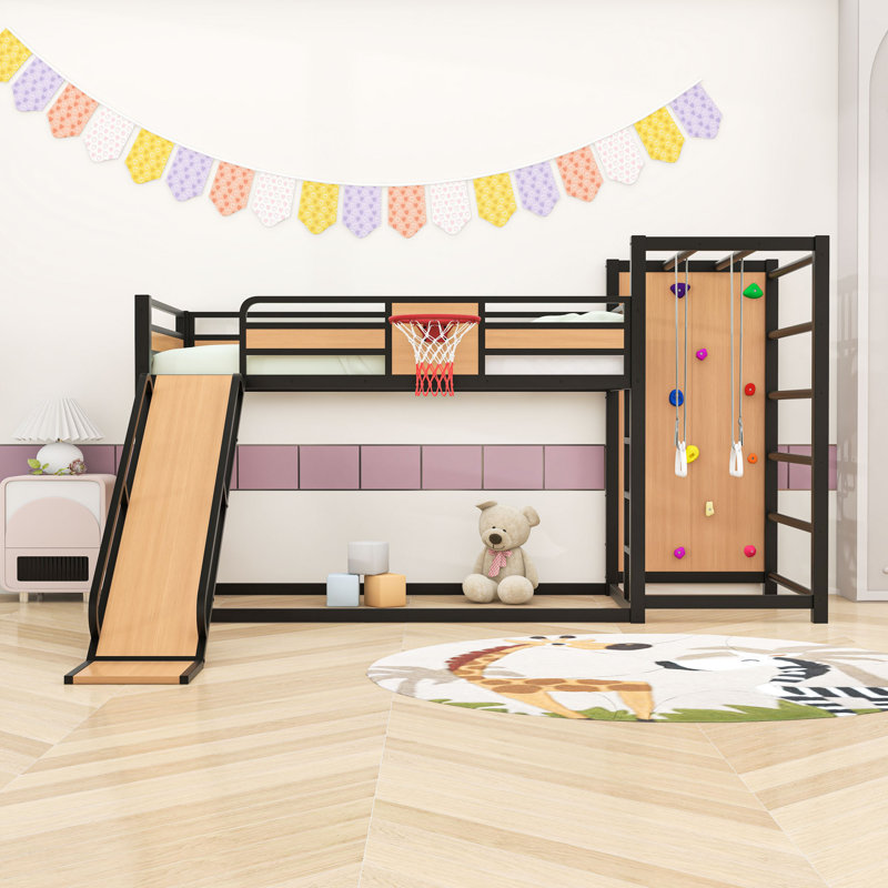 Lit mezzanine avec tablettes, glissade, panier de basketball, mur d'escalade et anneaux rétractables