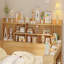 Lit de jour double en bois avec tablettes de rangement, lit multifonctionnel avec deux tiroirs de rangement et bureau d'étude-553096994