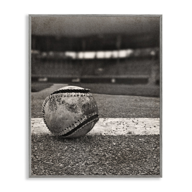 Estampe numérique de baseball rétro patinée, design par Marcus Prime, H 20 po x l 16 po, Giclée de ferme grise encadrée