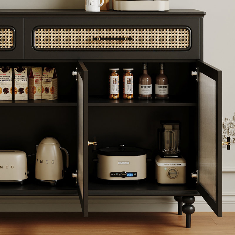 Buffet rétro en bois avec rangement élégant