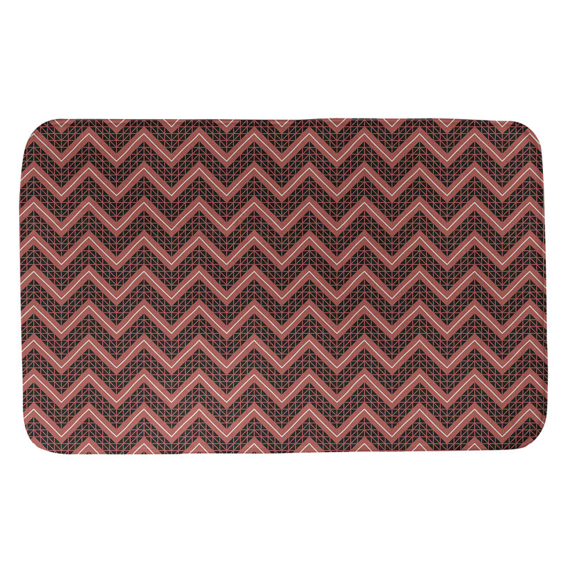 Tapis pour salle de bain à motif à chevrons à la main Stephenie, l 21 po x L 34 po, Noir / Rouge