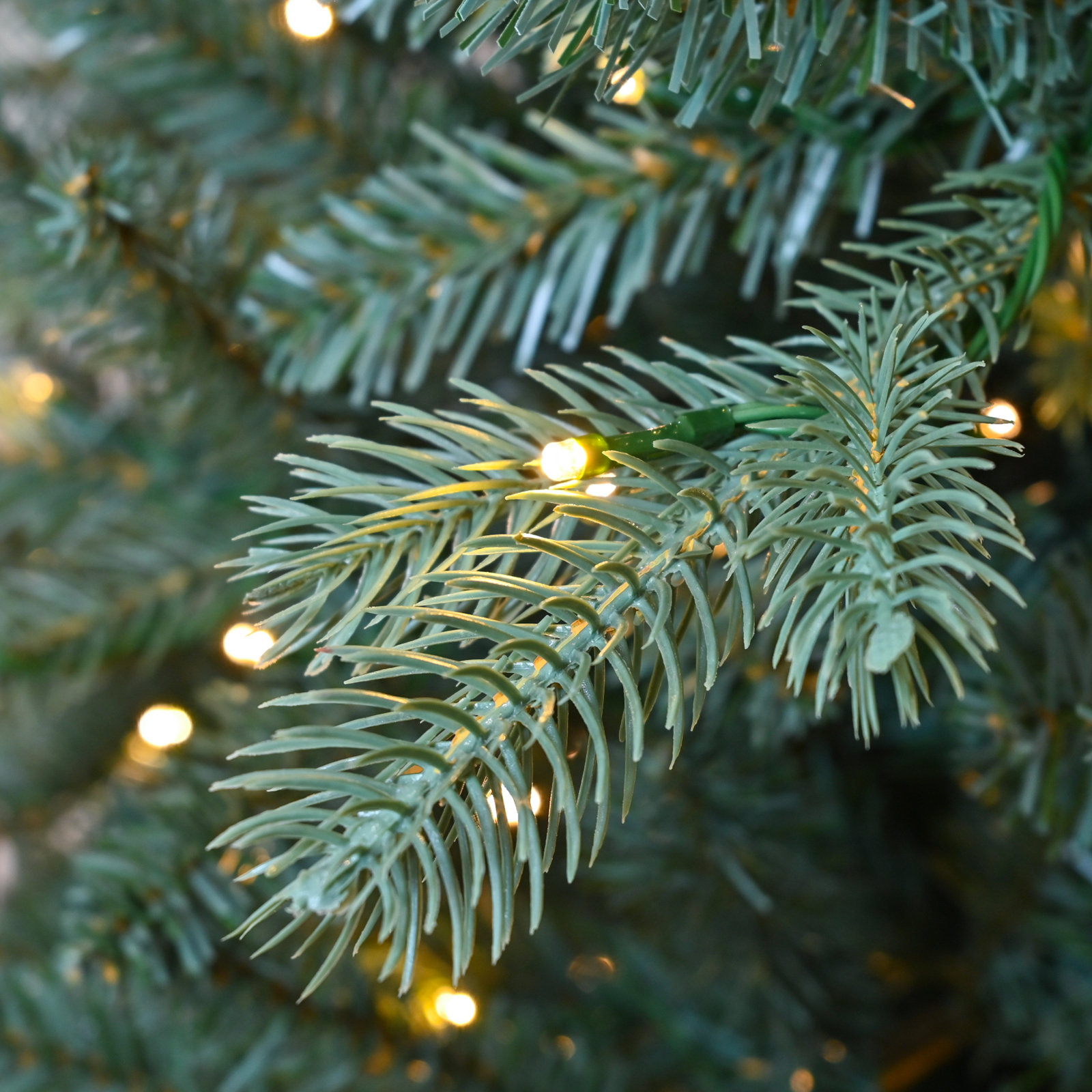 Pre-Lit Blue Spruce Christmas Tree, 5 ft