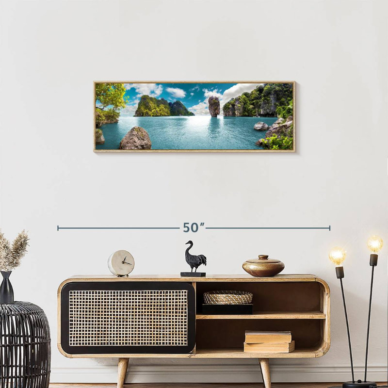 Iconic James Bond Island, 37 po x 13 po, Cadre flottant en bois naturel