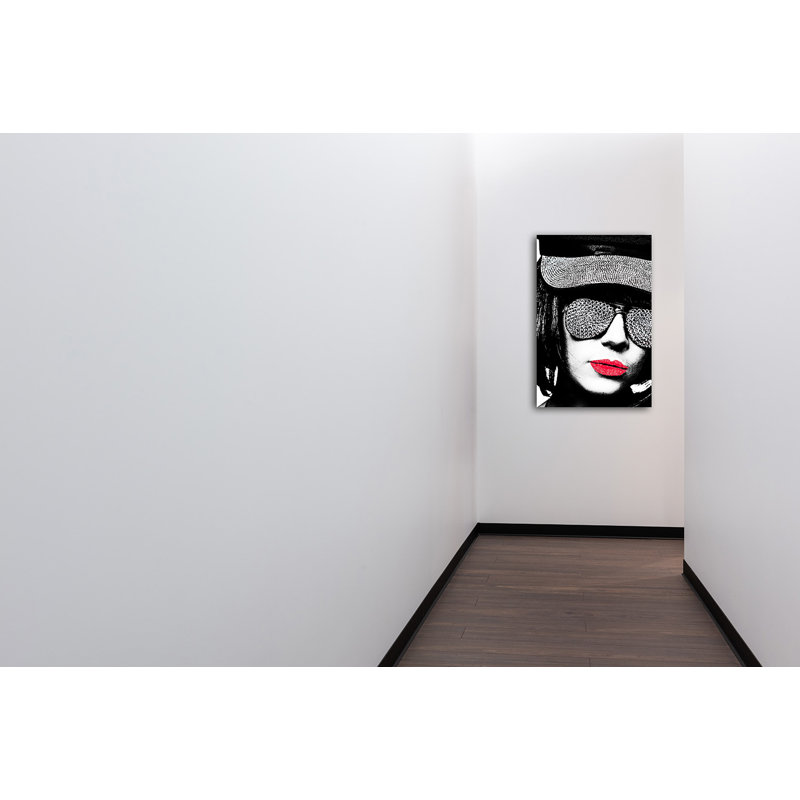 Mod Luxe Model 24x36