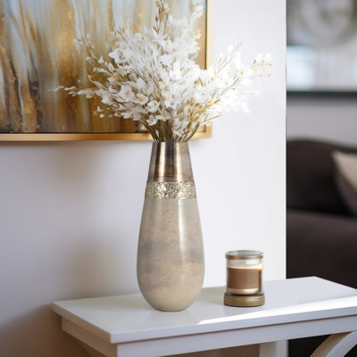 Vase en verre avec un élégant design glamour et une touche décorative texturée pour un look moderne et élégant