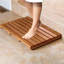 Tapis de douche en teck Saneha