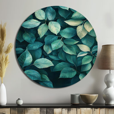 Emerald Green Leaves Lush Layers I - Art mural en métal vert traditionnel, impression de feuilles sur un cercle en métal