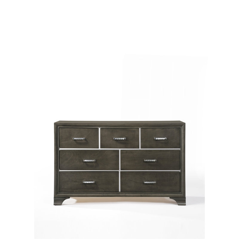 Sophisticated 7-Drawer Dresser With Exquisite Craftsmanship And Functional Design