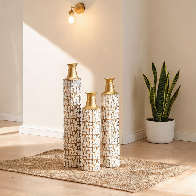Vases et pots de chambre à coucher et de salon avec métal blanc antique, étagères et structure en métal