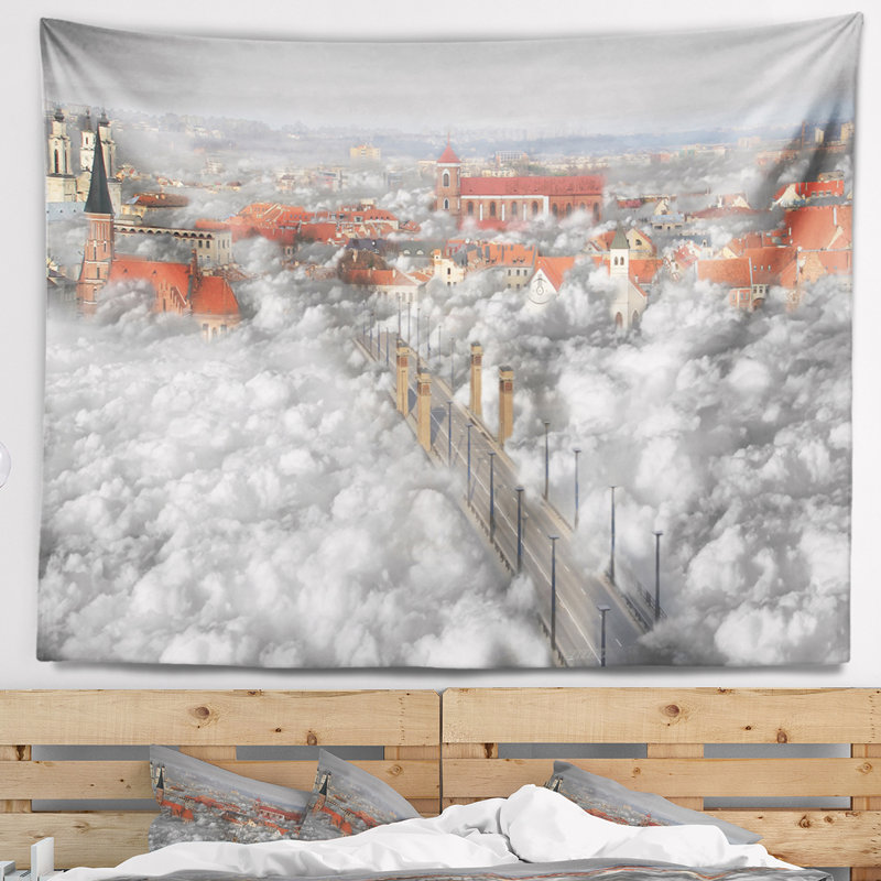 Résumé quand le nuage descend de la tapisserie, H 32 po x l 39 po