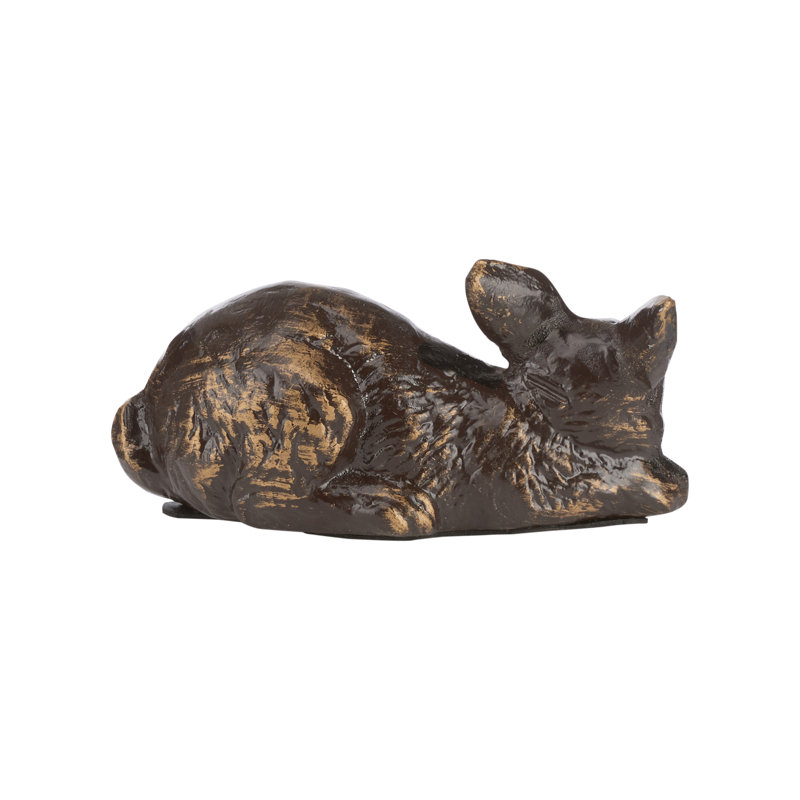 Figurine de lapin au repos