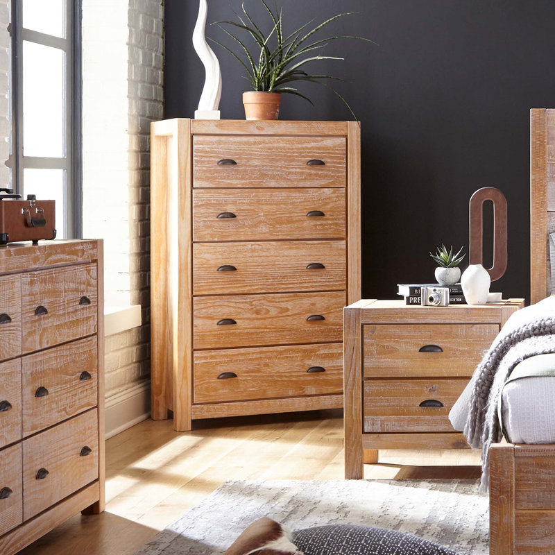 Montauk Solid Wood 32.5'' W 5-Drawer Chest, Driftwood