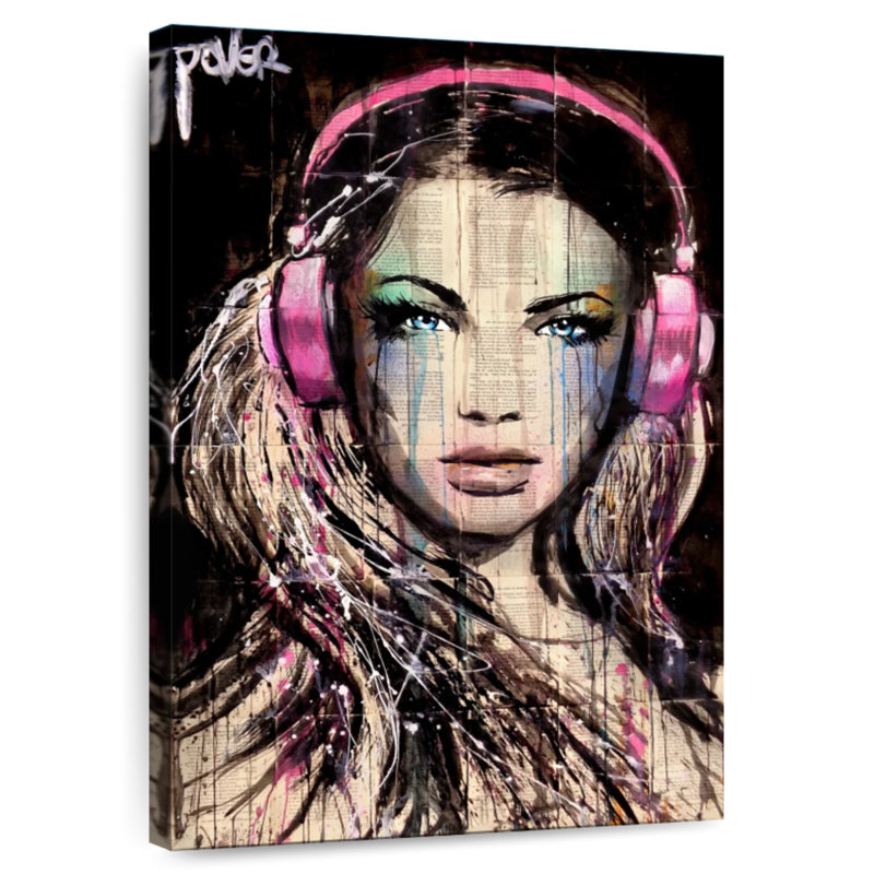 Leisha Lovely DJ, H 48 po x l 32 po
