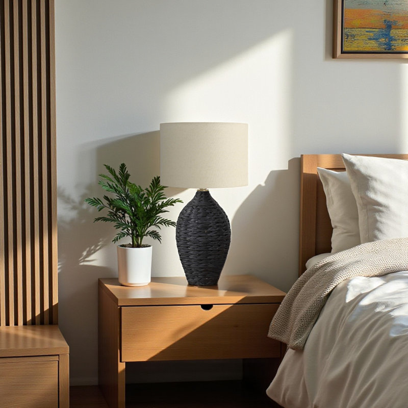 Lampe de table standard en rotin noir et lin Marin, H 29,23 po x l 15,85 po x P 15,85 po