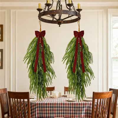 2 pièces de feston de Noël avec nœud en velours, 27,5 pouces de Norfolk en forme de goutte de pin, couronne de Noël en forme de goutte pour porte fenêtre manteau de cheminée intérieur / extérieur