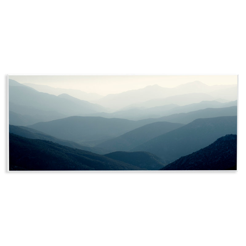 Plaque murale Foggy Blue Mountains, design par Gemma Bardot