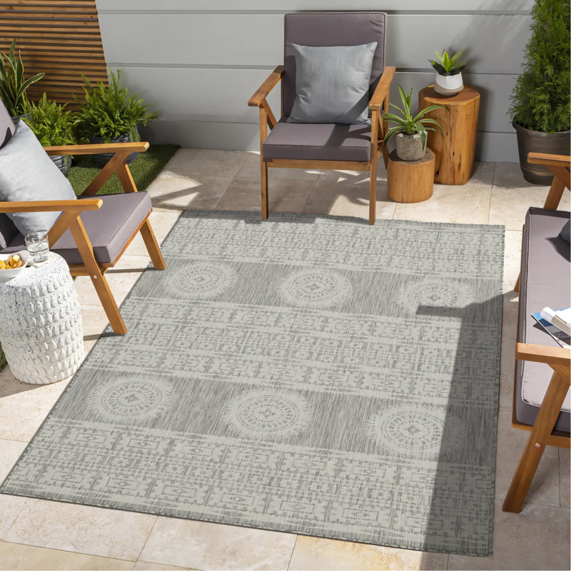 Tapis argenté Gchar2024 - 5 pi 3 po X 7 pi Pour l'intérieur et l'extérieur. Teinture. Polypropylène. Pet. Facile à nettoyer. Fabriqué en Turquie. Tissage plat intérieur / extérieur. Et élégant. Facile à entretenir.