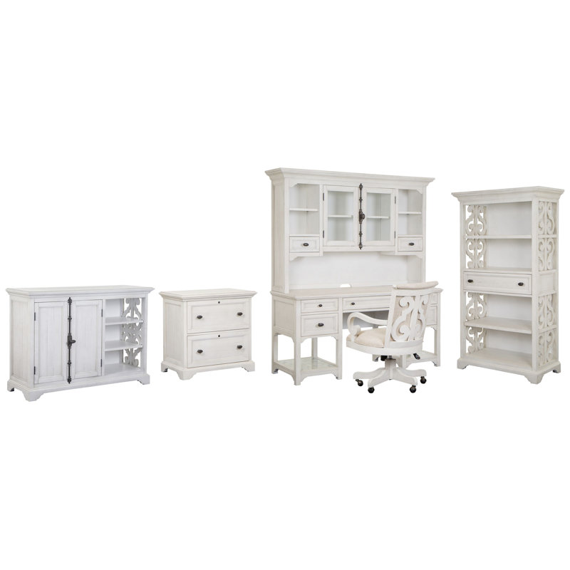 Bureau et huche avec chaise