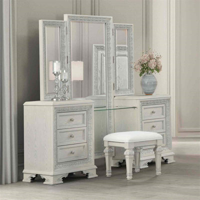 Ensemble de meuble-lavabo 1 pièce de style traditionnel avec tabouret, ports de chargement USB, tiroirs en queue d'aronde et finition crémeuse pour les meubles de chambre à coucher élégants