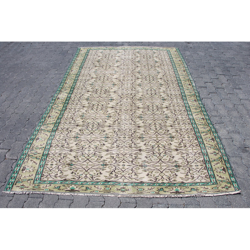Tapis en laine beige antique de l'Anatolie antique - idéal pour les espaces de salle à manger avec esthétique rétro