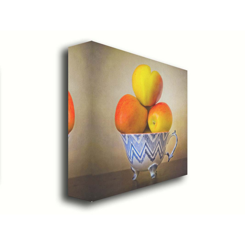 «Apple Heart» par Hal Halli. Toile giclée sur toile tendue avec cadre flottant, Toile tendue, Ne s’applique pas