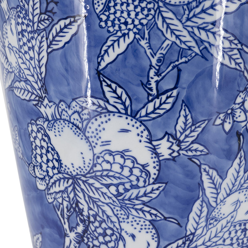 Vase au design contemporain, 24.4" H x 9.1" W x 9.1" D