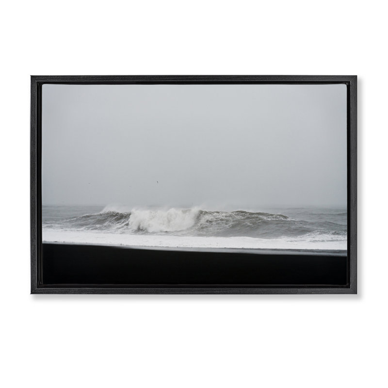 Cadre flottant Black Sand Beach Waves, design par Jade Sharp Photo, Cadre flottant noir de jais, H 17 po x l 25 po